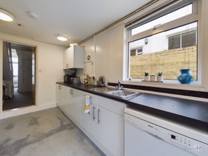 kitchen - click for photo gallery